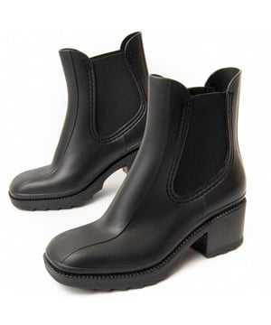 Botines de tacón para mujeres. Ajuste cómodo. Hechos con materiales veganos. Fabricados por otras marcas para nuestra marca. Medidas aproximadas: tacón de 5 cm, altura del caño de 15 cm y ancho del caño de 8 cm.