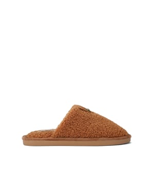 This Drench Slipper features a camel faux borg upper and lining. There is a tab on the toe with a small antiqued brass eagle head.