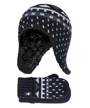 Laat de warmte niet ontsnappen uit het hoofd en de handen van uw kind. Deze accessoires met winterthema worden geleverd als een bijpassende set met mutsen en wanten voor jongens. Met de nieuwste Heatweaver®-isolatie van Heat Holders, een pluche, bontachtige thermo voering, wordt de hoeveelheid warme lucht die dicht bij de huid wordt gehouden nog verder gemaximaliseerd. De rekbare constructie vormt zich rond de natuurlijke vorm van het lichaam voor een betere pasvorm, warmte en comfort. Bovendien biedt het speciaal ontwikkelde thermo garen van Heat Holders hoogwaardige isolatie tegen kou met superieure vochtademende eigenschappen. Deze knusse muts en wanten set is een must-have voor deze winter en is ideaal voor elke dag casual wear! Of je kind nu buiten in de sneeuw speelt of warm wil blijven, deze bijpassende set houdt je kleintje lekker warm ingepakt. Het zachte materiaal van de muts en wanten voelt zacht aan en houdt de vingers en oren van je kind lekker warm! De thermo voering van de Heat Holders biedt een extra laag van bescherming en warmte, die helpt om de warmte dicht bij de huid vast te houden. De lange oorflappen houden de oren en het hoofdje van je kindje de hele dag warm! Pas de pols van de wanten aan met deze geribbelde omslagmanchetten voor een betere pasvorm. De patronen met het thema Winter zijn in de mutsen en wanten verweven en maken elk winterensemble compleet! Ze zijn verkrijgbaar in 3 verschillende kleuren, variërend van Black, Pebble Melange en Marine. Ze zijn verkrijgbaar in de leeftijd van 3-6 jaar. - Heat Holders Thermisch Voering - Heat Holders Geborstelde binnenkant - Schattig Pom Pom Detail - Warme winterkleding - Essentiële winterkleding - Patronen met winterthema's - Geribbelde manchetten - Lange oorflappen br>- 3 kleuren - 3-6 jaar