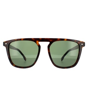 Las gafas de sol Hugo Boss BOSS 1127/S 086 QT Dark Havana Green son un estilo cuadrado contemporáneo, elaborado en acetato ligero, que presenta un puente en forma de llave, una barra superior gruesa y detalles en las esquinas. Las patillas están adornadas con el logo de Hugo Boss.