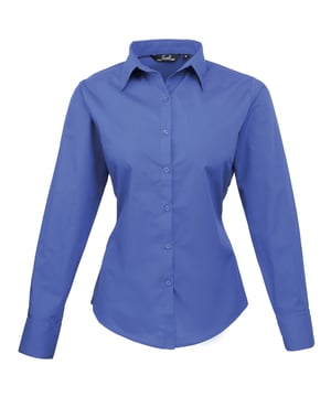 65% Polyester, 35% Katoen. Stof: Popeline. Ontwerp: Eenvoudig. Sluiting: Knoopsluiting. Halslijn: Collared. Manchet: Dubbele knoop. Mouwtype: Met lange mouwen. Hem: Afgerond. 2 rugpijlen. Duurzaamheid: Amfori, BCI goedgekeurd, REACH, Sedex, WRAP gecertificeerd. 6 VK: 31 in. 8 VK: 33 in. 10 VK: 35 in. 12 VK: 37 in. 14 VK: 39 in. 20 VK: 45 in. 22 VK: 47 in. 24 VK: 49 in. 26 VK: 51 in. 28 VK: 53 in. 18 VK: 43 in. 16 VK: 41 in. 30 VK: 55 in.