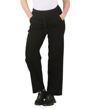 MYT Dames Elastische Hoge Taille Wijde Benen Jeans, Deze Pull-on Jeans Zijn Gemaakt Met Rekbare Stof Zorgt Voor Een Perfecte Pasvorm Voor Alle Lichaamstypes. - - . Het Pull-on ontwerp zorgt voor gemakkelijk dragen en combineert zowel stijl als functionaliteit. - - . Het wijde pijp silhouet creëert een chique, ontspannen vibe terwijl het je benen verlengt voor een gebalanceerd, symmetrisch uiterlijk. - - . Deze jeans met hoge taille voor dames straalt tijdloze charme uit en biedt een mix van casual verfijning en moderne veelzijdigheid. - - . Deze wijde Baggy Jeans zijn ontworpen om de hele dag comfortabel te zitten en bieden onbeperkte bewegingsvrijheid. - - . Functionele voor- en achterzakken maken het opbergen van essentiële dingen zoals je telefoon of portemonnee net zo praktisch als stijlvol.