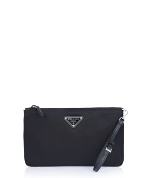 100% Nylon; Prada Tasche; Modell: 1NH5452BQP F0002; Hochwertig verarbeitet; Ein Fach mit Reißverschluss; Tragegriff aus Leder; Innenfutter aus Nylon mit Logodruck; Größenverstellbarer Trageriemen; Emailliertes Triangolo-Logo aus Metall; Maße (cm): 24 x 14 x 1; Prada-Logo-Details
