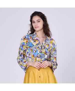 Met een lichte en ontspannen look is dit item versierd met een losse ascot -stropdas en opgeheven mouwen door knoopersbanden. Dragen met een leggings of jodhpur en eenvoudige blazer voor een "rijder" look of om in een rok te stoppen.
 
 Productdetails:
 • vorm: recht
 • Lengte: 71 cm
 • Ascot kraag
 • 3/4 mouwen
 • Knoopsluiting middenvoor