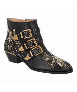 The statement Susanna short boots perfectly capture the Chloé girl's rock 'n' roll attitude. The glossy finish of the smooth and supple nappa sheepskin adds femininity, complementing the glamour of the vintage buckles and the emblematic studs.
The elongated toe shape, Cuban heel and thick sole take inspiration from a cowboy design to create a striking heeled boot.
Chloe Chloé women susanna short boots in black leather with gold studs
Color: black
Material: Leather
Condition: new with tag
Size: EU40
Sign of wear: No
SKU: 149037 / CHC16A134750ZY / CHC16A134750ZY_40