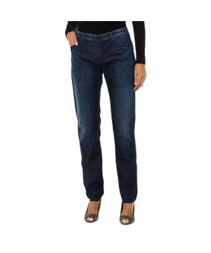 Lange Jeans.
 Farbe blau
 Gürtel mit Gürtelschlaufen.
 Reißverschluss und Knopfverschluss auf der Vorderseite.
 Zwei Vordertaschen und eine Minitasche.
 Zwei Taschen auf der Rückseite mit Metallic-Logo.
 Schmaler Schnitt.
 Abnutzungseffekt und Lederstreifen.
 Passende sichtbare Nähte.

 Zusammenstellung:
 98% Baumwolle - 2% Elastan.

 Waschanleitung:
 - Maximal bei 30ºC waschen.
 - Bügeln bei mittlerer Temperatur, max. 110 ° C.
 - Erlaubt die Verwendung eines Trockners.
 - Verwenden Sie keine Bleichmittel.
 - Es unterstützt nicht die chemische Reinigung.
 Zusammensetzung: 98% Baumwolle, 2% Elastan
 Pflege:
Maximal bei 30ºC waschen.
 - Bügeln bei mittlerer Temperatur, max. 110ºC.
 - Erlaubt die Verwendung eines Trockners.
 - Keine Bleichmittel verwenden.
 - Kann nicht chemisch gereinigt werden.