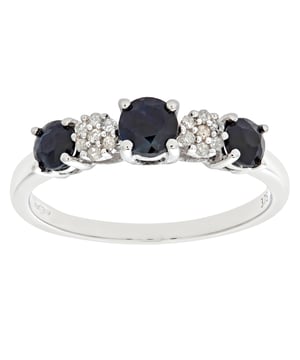 9K (375) witgoud: 5,5 gram; # Diamant: 0,06 ct; # Saffier: 0,87 ct