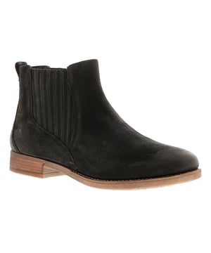 Botas edith Hush Puppies de color negro para mujer, fabricadas con piel y suela de goma. Incluye: refuerzos elásticos, plantilla acolchada, trabilla para el talón, suela de goma y marca Hush Puppies.