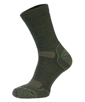 Comodo 1 Pack Outdoor Performance SocksComodo ha estado proporcionando calcetines de alta calidad para hombres y mujeres desde 1996. Estos calcetines de alta calidad Outdoor Performance son los calcetines de senderismo perfectos si buscas más sujeción en la puntera y el talón. Estos calcetines cuentan con un acolchado suave y más grueso en la punta y el talón para proporcionar esa sensación acolchada extra.Estos calcetines son de secado rápido y absorben la humedad debido a su material hidrófobo y hecho de propiedades de lana merino. Los calcetines tienen una textura ligera y, sin embargo, duradera para cualquier evento al aire libre. Estos calcetines están disponibles en las tallas 3-11 del Reino Unido y son adecuados tanto para hombres como para mujeres. Están fabricados con un 50% de lana merina, un 20% de policolon, un 15% de poliamida, un 10% de polipropileno y un 5% de elastano. Estos calcetines se pueden lavar a máquina a 30 ºC. Extra Product Details - Sizes 3-11 UK - 1 Pair - Outdoor socks - Merino wool socks - Machine Washable - Moisture Wicking - Quick Drying