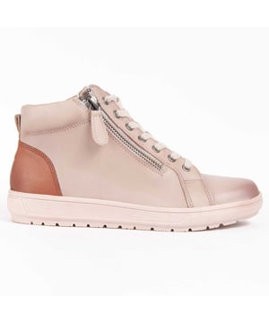 Garantía Purapiel, 10 años de garantía. Botín casual para mujer. Fabricado en cuero 100% natural libre de Cromo VI. Materiales de máxima calidad. Plantilla acolchada. Fabricado por otras marca para nuestra marca. Medidas aproximadas: 10 cm alto de caña y 8 cm ancho de caña.