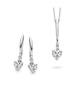 Deze Orphelia Set: Ketting-Hanger + Oorbellen in Zilver is gemaakt van de hoogste kwaliteit allergievrij 925 Sterling Zilver. De Orphelia Dames 925 Sterling Zilver Set: Ketting-Hanger + Oorbellen - Zilver SET-5136 wordt geleverd in een prachtige geschenkdoos en heeft een garantie van twee jaar - het perfecte cadeau om jezelf of een geliefde te verwennen.