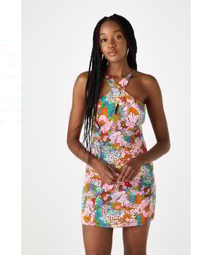 The perfect summer mini dress featuring a flawless fitted silhouette with a cross neck design and floral print detai. The ideal dress for a night out with friends to a holiday centrepiece, this dress will quickly become your favourite.
