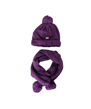 Knitted hat and scarf set.
 Tricot knit hat.
 Metal insert with the brand name.
 Hair tassel on top.
 Scarf.
 Two synthetic fur tassels on the sides.
 Size equivalence:
 30 cm -- 0/1 MONTH
 35 cm -- 3 MONTHS
 42 cm -- 1/3 MONTHS
 46 cm -- 6/9 MONTHS
 48 cm -- 12/18 MONTHS
 50 cm -- 24/36 MONTHS
 53 cm -- 4/5 YEARS
 56 cm -- 6/8 YEARS
 Measures: Length 101 cm - Width 10cm
 Composition: 75% Cotton, 20% Polyamide, 5% Wool
 Care:
- Wash maximum at 30ºC.
 - Iron at medium temperature, max. 110ºC.
 - It is not allowed to use a dryer.
 - Do not use bleach.
 - Does not support dry cleaning.