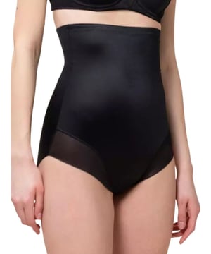 Triumph True Shape Sensation High Waist Panty. Super highwaist panty creates a smooth look all the way up to underbust. This product is recommended as hand wash only.