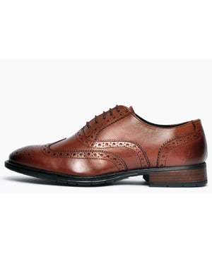 Creating timeless style, the Detroit is a traditional brogue full of heritage, along with a durable premium leather upper the Detroit showcases traditional brogue punch hole detailing, for a 5 star finish. The rubber sole adds a modest heel in keeping with traditional brogue styling, offering unbeatable Catesby England styling at a price not to be missed. 
 - Premium leather upper 
 - Classic punch hole detailing 
 - 5 eyelet lace-up closure for the perfect fit 
 - Intricate designer stitching
 - Studded rubber outsole 
 - Authentic vintage look