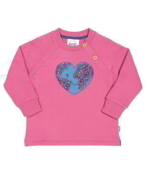 Did you know that Earth is home to around 300,000 plant species? Our planet love sweatshirt, inspired by our love for the fantastic natural world, is the perfect companion for days spent adventuring. Showcasing an inspiring heart shaped Earth appliqué with home ditsy details. This super-soft rhubarb pink brush back sweatshirt creates the perfect outfit with our home ditsy leggings.
