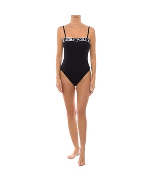 Un elegante escote cuadrado añade sofisticación, mientras que los detalles del logo aportan un toque de moda al diseño del traje de baño de una pieza de Michael Kors, perfecto para la playa, el barco, el malecón y todo lo demás.

 Traje de baño de una pieza.
 Escote cuadrado.
 Detalle de tela elástica en el cuello con el nombre de la marca.
 Tirantes delgados ajustables.
 Con aros.
 Copas suaves desmontables (almohadillas incluidas).
 Costuras visibles en tono.
 Composición: Exterior: 85% Poliamida, 15% Elastano; Forro: 92% Poliéster, 8% Elastano; Copas: 100% Poliuretano.
 Cuidado:
Lavar a mano con agua fría.
 Usar jabón neutro.
 No usar blanqueador.
 Enjuagar sin torcer.
 No planchar.