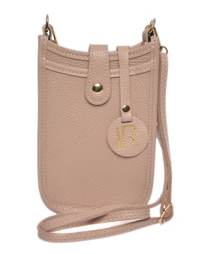 Bolso bandolera  
100% cuero de vaca  
Cierre con botón delantero  
Dimensiones: 17.5x11.5x2 cm  
Correa para el hombro: ajustable de 120 cm