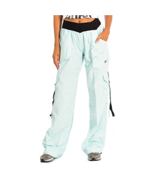Pantalón Largo Deportivo Zumba. 
Color Turquesa-negro
Experimenta la máxima comodidad y estilo.
Cintura alta elástica.
Gráficos con motivos de la marca.
Bolsillos laterales y traseros ajustable con cintas. 
Bajos ajustables.
Tejido impermeable que proporciona comodidad durante todo el día.
Costuras vistas a tono.

Composición:  100% Nylon.

-Utilizar lavadora a temperatura máxima 30º .
-Utilizar secadora.
-No utiliza Lejía.
-Plancha  a temperatura máxima 110º.