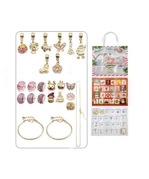 SIERADEN ADVENTSKALENDER - 24 DOOSJES Afmetingen kalender: 23x17cm Wordt geleverd met een elegant cadeauzakje Patroon: Kerstmis Materiaal: roestvrij staal, verguld 2 armbanden + 1 ketting + 21 bedels Kleuren: Ro Rose en Parma