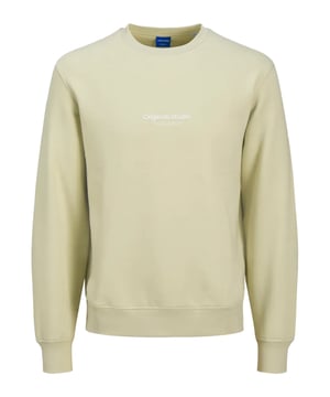 Das Tom Tailor Herren Poloshirt ist ein zeitloses Kleidungsstück, das Stil und Komfort perfekt vereint. Mit seinem klassischen Polokragen, kurzen Ärmeln und Regular Fit Schnitt bietet es eine zeitlose Eleganz und eine bequeme Passform für jeden Anlass. Die halbe Knopfleiste und der kleine Logo Print auf der Brust verleihen dem Shirt subtile Details, während die Kontraststreifen an Ärmeln, Kragen und Knopfleiste einen modernen Touch verleihen und für einen Blickfang sorgen. Hergestellt aus hochwertigen Materialien bietet dieses Poloshirt einen hervorragenden Tragekomfort, den du den ganzen Tag über genießen wirst. Egal, ob du es zu Jeans für einen lässigen Look oder zu Chinos für einen schickeren Anlass trägst, das Tom Tailor Herren Poloshirt ist vielseitig einsetzbar und passt zu verschiedenen Styles. Erlebe den Luxus und die Qualität von Tom Tailor und hol dir noch heute dein neues Lieblings-Poloshirt für einen stilvollen Look und unschlagbaren Komfort.