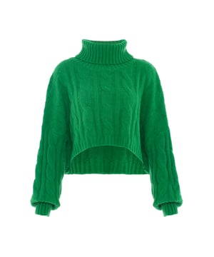 De casual myMo coltrui is gemaakt van een zachte garenmix en heeft een klassiek kabelpatroon. De verkorte en afgeronde voorkant geeft de trui een moderne twist.  Pullover trui