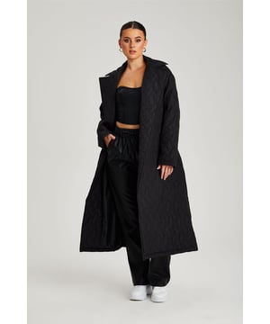Model is 5'6 and wears a size 8. Slim fit. Tie waist. Quilted detail.