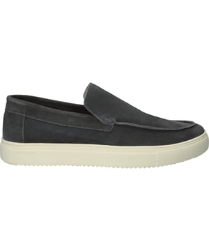 De Barron is een smart-casual loafer voor heren. De loafer is gevoerd met premium leer & de buitenkant is voorzien van suéde. De zool van deze schoen is met zorg samengesteld en geeft een unieke look aan het geheel. Deze instapper past perfect onder een chino, pantalon of jeans. Perfect voor dit seizoen!