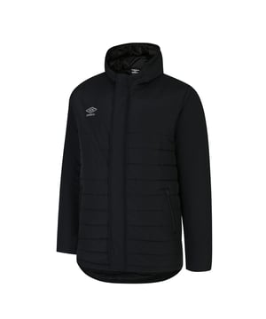 Materialzusammensetzung (%): 100% Polyester. Durchgehender Reißverschluss. Länge: Lang geschnitten. Taschenart: Zwei Seitentaschen, Reißverschluss. Kapuzenmerkmale: angenähte Kapuze, Scuba-Material. Mit Kapuze. Design: Logo. Langärmlig. Saum: offen. Wattiert. Gewebetechnik: Wasserbeständig.