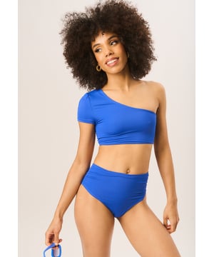 Update je zomerbadkledingcollectie met onze trendy one-shoulder bikinitop. Het unieke ontwerp geeft een modieuze twist aan uw strandlook en zorgt tegelijkertijd voor ultiem comfort en ondersteuning. Maak je klaar om de aandacht te trekken en een statement te maken dit seizoen!