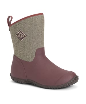 Ideaal voor het onvoorspelbare Britse weer. Het neopreen van 4 mm kan naar beneden worden gerold en als enkellaars worden gedragen. De rubberen buitenzool met hoge grip houdt stand in modderige omstandigheden, samen met de ademende luchtgaasvoering die je voeten koel houdt op warmere dagen.