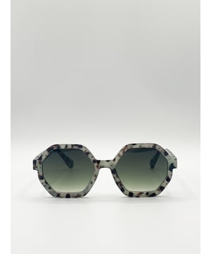 Frame Colour: Grey
Lens Colour: Green smoke
Frame Material: Plastic
One Size
FDA Approved
UV 400 PROTECTION IN ACCORDANCE WITH 89/686/EEC BS EN ISO 123-1:2013
SKU: SG2319911