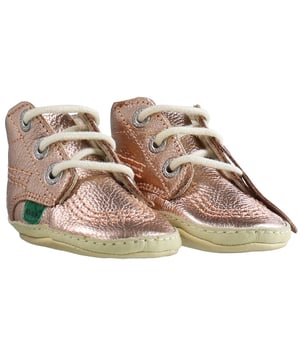 The kickers 1st is a full leather pram shoe that is soft and simple but stylish and protective. The lace up fastening offers a supportive fit perfect for protecting little feet when taking first steps
Soft sole unit makes these perfect for inside or out use
Comfortable fit