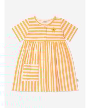 Introducing the exquisite Girls Cari Striped Pocket Dress in vibrant Orange from the renowned Bonnie Mob. A summer essential designed for your little one's upcoming holiday, aptly merging fashion and comfort. Key features include: Arresting Pattern: Eye-catching stripes and pockets lend a playful, modern edge, making it a standout item. Premium Comfort: Fabricated with top-notch materials to ensure unmatched comfort for your little girl's daily escapades. Wardrobe Upgrade: This chic Cari Striped Pocket Dress in Orange by the Bonnie Mob is perfect for revamping your girls' style. Order now for a dash of panache!