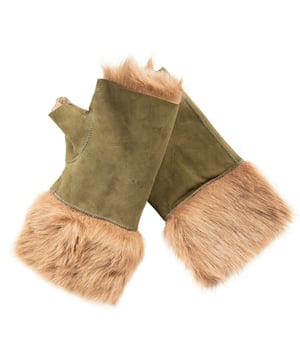 Cálidos, elegantes y chic, estos mitones sin dedos de piel de oveja toscana son perfectos para cuando bajan las temperaturas. Fabricados con la piel de oveja toscana de mayor calidad, estos mitones sin dedos reversibles te ayudarán a mantener las manos abrigadas sin resultar poco prácticos ni afectar a tu destreza. Perfectos para cuando necesites usar tu teléfono mientras viajas, estos mitones de piel de oveja son el accesorio imprescindible de este invierno. Fabricados en el Reino Unido, disponibles en 11 colores