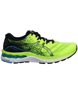 Las zapatillas de correr ASICS Gel-Nimbus 23 para hombre representan la cúspide del rendimiento y la comodidad, diseñadas para corredores que exigen lo mejor en amortiguación, soporte y estilo. Con una serie de características avanzadas y tecnología de vanguardia, estas zapatillas están diseñadas para proporcionar una experiencia de carrera excepcional.

Características clave:

Tecnología de Amortiguación Gel: El Gel-Nimbus 23 cuenta con la reconocida tecnología de amortiguación Gel de ASICS en las áreas del antepié y el retropié. Esta tecnología ofrece una excepcional absorción de impactos, reduciendo el golpe en tus articulaciones y asegurando un recorrido suave y cómodo, especialmente durante largas distancias.

Tecnología FlyteFoam Propel: La entresuela incorpora FlyteFoam Propel, una espuma ligera y receptiva que ofrece un excelente retorno de energía. Esto proporciona una sensación más elástica en cada zancada, mejorando tu eficiencia al correr.

Tecnología Trusstic System: La tecnología Trusstic System en la parte media del pie ayuda a mantener la integridad estructural mientras reduce el peso de la unidad de la suela. Esto resulta en una mejor estabilidad y soporte sin sacrificar flexibilidad.

Parte Superior Transpirable: La parte superior está construida con un material de malla ingenierizada transpirable que promueve el flujo de aire y mantiene tus pies frescos y secos durante tus carreras.

Tecnología Heel Clutching System: Este sistema proporciona un ajuste seguro y adaptable alrededor del talón, minimizando el deslizamiento y asegurando que tu pie permanezca estable dentro del zapato.

Plantilla OrthoLite X-40: La plantilla extraíble OrthoLite X-40 no solo añade una capa extra de amortiguación, sino que también ofrece propiedades de control de humedad para mantener tus pies cómodos y secos.
