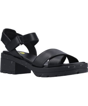 Sieh dir das Stück an, das diese Babys haben. Zieh unsere schwarzen Riemchensandalen mit Absatz an und lass die Nacht beginnen, denn du hast eine Menge zu tanzen. Als Teil unseres Recycling-Sortiments gibt dir Luca jeden Grund, dich zu verlieben.
- Feminine schwarze Riemchensandale
- Hergestellt aus recycelten Materialien
- Polsterung am hinteren Riemen
- Einfacher Klettverschluss mit Schnalle für eine bessere Passform