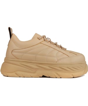 Deja volar tu estilo con las zapatillas de deporte con plataforma de cuero Jodene de HUGO. Estas elegantes zapatillas están diseñadas para la fashionista que busca comodidad sin comprometer el estilo elegante y seguro. Confeccionados con cuero flexible y una suela de goma duradera, los Hugo Jodene llevarán tu estilo a nuevas alturas. Sea el centro de atención y lleve su estilo casual a un nivel superior.