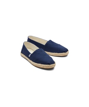 Unbeschwert und weltoffen. Unser Alpargata Rope bringt unbeschwerten Stil und ein umweltfreundliches Update zu unserem meistverkauften Slip-on.