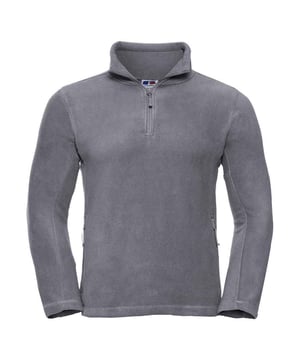 Materialzusammensetzung (%): 100% Polyester. Gewebe: Anti-Pilling, Dichtes Kompaktvlies. Futterstoff: Netzmaterial. Design: Unifarben. GSM (Gramm pro Quadratmeter): 320. Saum: anpassbar, Expander-Kordel, mit Kordelzug. Nahtdetail, Ungefüttert. Bündchen: Gesäumt. Hoher Kragen. Langärmlig. Taschenart: 2 Vordertaschen, Reißverschluss. mit kurzem Reißverschluss. Nachhaltigkeit: Amfori-Freigabe, Better Cotton Initiative, BSCI, Verein für faire Arbeit, Oeko-Tex Standard 100 zertifiziert, WRAP Zertifikat.