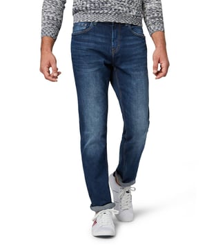 Schöne Jeans für Männer von Tom Tailor. Sehr angenehm zu tragen, bequem und sportlich geschnitten zugleich. Die Tom Tailor Denim-Linie lässt sich mit vielen Kleidungsstücken kombinieren. Die Mode von Tom Tailor zeichnet sich durch hochwertige Baumwollmischungen und präzise Verarbeitung aus.