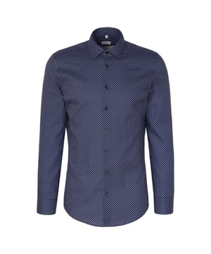 Dieses Herrenhemd kombiniert klassischen Stil mit einem modernen Touch. Der Shaped Fit sorgt für eine schlanke, schmeichelhafte Silhouette, während der Kent-Kragen und die Knopfleiste zeitlose Eleganz ausstrahlen. Das feine, gepunktete Muster verleiht dem Hemd eine spielerische Note und macht es zu einem vielseitigen Begleiter für verschiedenste Anlässe. Die verstellbaren 2-Knopf-Manschetten ermöglichen eine individuelle Passform und setzen elegante Akzente. Der abgerundete Saum garantiert einen perfekten Sitz, ob in oder über der Hose getragen. Eine kleine Stickerei über der Manschette unterstreicht die Detailverliebtheit und die hochwertige Verarbeitung. Das Hemd bietet hohen Tragekomfort und ist ideal für lange Tage im Büro oder entspannte Abende mit Freunden. Hergestellt aus feinen Materialien, ist es atmungsaktiv und angenehm auf der Haut. Kombinieren Sie es mit einer Anzughose für formelle Anlässe oder mit Jeans für einen entspannten, smart-casual Look. Ein Must-Have für jeden stilbewussten Mann.