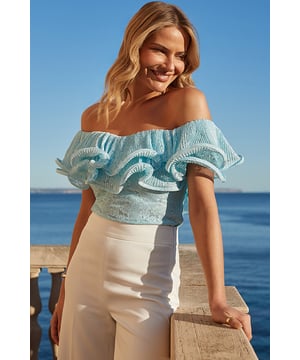A head-turning top
There's nothing sexier than a Bardot neckline
Figure-hugging bodice
Outfit-transforming lace ruffle trim
For date nights, drinks and special occasions
Tuck into jeans, tailoring or leather trousers