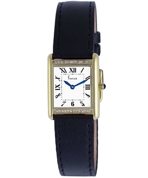 FREELOOK: RELOJ DE MUJER CON ESFERA BLANCA, NÚMEROS ROMANOS Y ÁRABES EN PULSERA NEGRA.  
FREELOOK: RELOJ DE MUJER CON ESFERA BLANCA Y NÚMEROS ROMANOS EN PULSERA NEGRA.  
Se presentó al gusto de los amantes de los relojes como una marca francesa en París en 1999. Se convirtió en uno de los accesorios más vendidos en los mercados estadounidenses en 2004.  

En la creación de la marca Freelook, 'Free' representa diseño único y pensamiento libre, mientras que 'Look' representa elegancia y perspectiva de moda.  

Un diseño completamente francés, los relojes Freelook adornados con piedras Swarovski se han globalizado, impactando a las mujeres en su corazón con sus estilos únicos y modelos contrastantes. Se ha convertido en una marca muy apreciada y seguida en todos los mercados, incluyendo América, Europa y el Medio Oriente. Influenciada por la atmósfera de París, Freelook se ha convertido rápidamente en la favorita de muchas personas famosas. Atrayendo la atención de editores de moda de renombre mundial, Freelook ha aparecido en las revistas de moda más importantes con sus diseños únicos.  

Freelook atrae a las personas desde el primer vistazo. Nacido en el mundo de la moda parisina, las elegantes curvas de Freelook producen un producto digno de joya al combinarse con piedras Swarovski. Como el accesorio indispensable de mujeres libres y elegantes, la marca destaca la elegancia, el esplendor y la feminidad. Freelook es una mujer parisina elegante, feliz, enérgica y urbana que lidera la moda, ama vivir, fascina con su estilo, nunca sacrifica la calidad, sigue la actualidad y no duda en compartir su vida…  

La colección especialmente diseñada de Freelook fue fabricada bajo altos estándares de calidad. Sus modelos cuentan con cristal mineral y estanqueidad de 5 Atm.