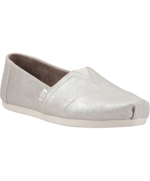 Alltäglicher Stil mit traumhaftem Komfort. Dieser klassische, leicht zu tragende Alpargata-Schuh verfügt über ultra-weiche CloudBound-Sohlen für verbesserte Atmungsaktivität und wolkenartigen Halt. Schlüpfen Sie für einen einfachen Stil hinein und verleihen Sie jedem Look einen majestätischen Moment.