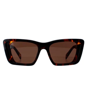 Prada PR08YS 01V8C1 honey havana dark brown zonnebril is een scherp ontwerp gemaakt van hoogwaardig acetaatmateriaal dat duurzaamheid en comfort garandeert. De slapen zijn versierd met het iconische Prada logo, wat een vleugje verfijning toevoegt. Deze zonnebril is perfect voor elke gelegenheid, of het nu een dagje in de zon is of een avondje uit in de stad.