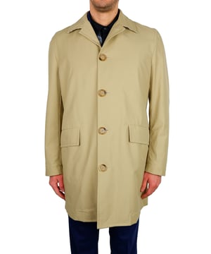 Klassieke en stijlvolle Aquascutum Beige Trenchcoat  
Gemaakt van kwaliteitsmaterialen  
Verborgen enkelvoudige sluiting  
Knopen door zakken  
Achtervent met knoopsluiting  
Gemaakt in Italië  
Vereist professionele droogreiniging  
Perfect voor mannen die tijdloze mode waarderen  
Materiaal: 66% Katoen 34% Polyamide