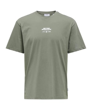 
Heren t-shirt van het merk Only & Sons. Het shirt is gemaakt van hoogwaardig katoen en heeft een heerlijk draagcomfort.