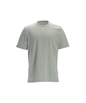 Herren-T-Shirt mit normaler Passform von CHASIN' mit dem Namen "SHORE". Dieses T-Shirt hat einen Rundhalsausschnitt, kurze Ärmel und eine normale Passform. Das T-Shirt hat ein gestreiftes Allover-Muster und besteht aus 95% Baumwolle und 5% Elastan.