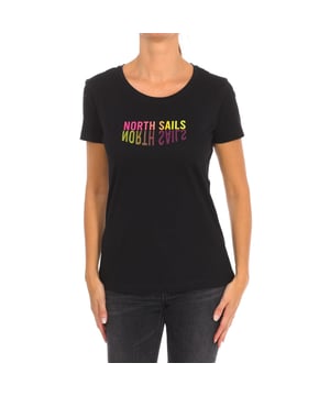 North Sails Kurzarm-T-Shirt.
 Rundhalsausschnitt mit geripptem Abschluss.
 Markenprint auf der Vorderseite.
 Nähte im Farbton gehalten.
 Zusammensetzung: 100% Baumwolle
 Pflege:
Bei maximaler Temperatur von 30º waschen.
 Bei mittlerer Temperatur bügeln.
 Keinen Trockner verwenden.
 Kein Bleichmittel verwenden.
 Nicht chemisch reinigen.